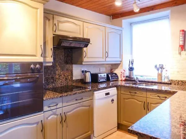 Gavel بيت للعطل